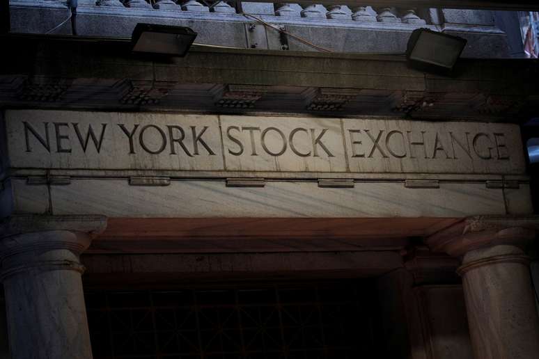 Entrada na Bolsa de Valores de Nova York (NYSE), em 24 de novembro de 2020. REUTERS/Brendan McDermid