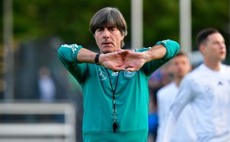 Joachim Löw continuará no comando da seleção alemã (Foto: TOBIAS SCHWARZ / AFP)