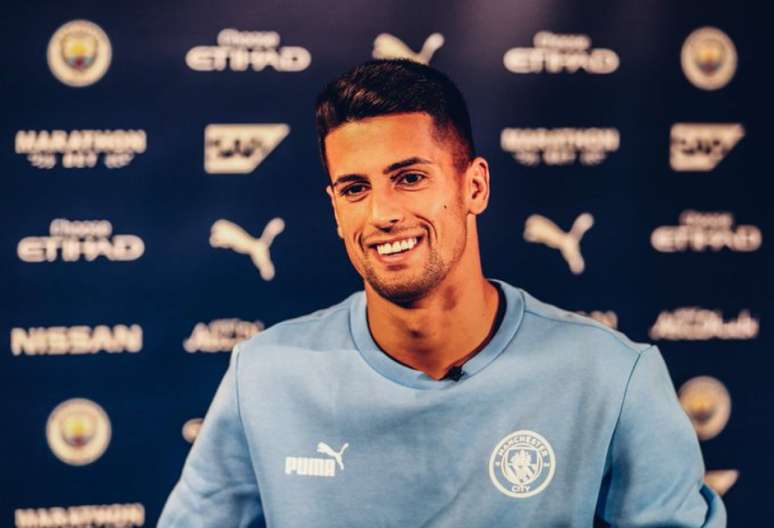 João Cancelo vive boa fase no Manchester City (Foto: Divulgação)