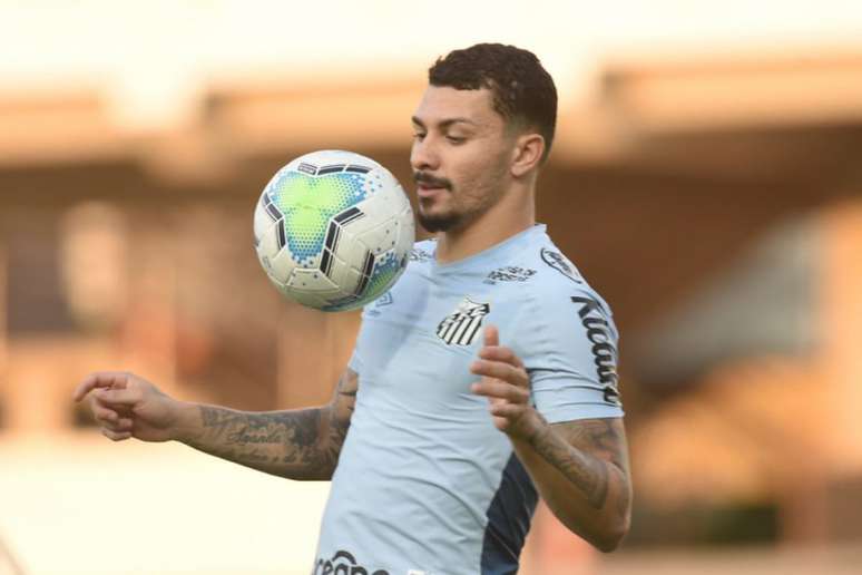 Alison é um que pode retornar ao time titular do Santos contra a LDU (Foto: Ivan Storti/Santos FC)