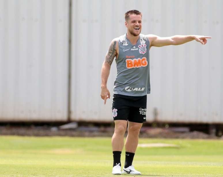 Ramiro foi a novidade do dia ao voltar a treinar com o elenco do Corinthians (Foto: Rodrigo Coca/Ag. Corinthians)