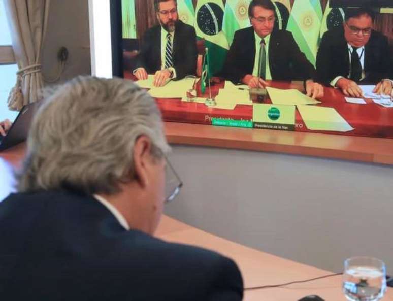 Presidente da Argentina, Alberto Fernandez, durante encontro online com Jair Bolsonaro