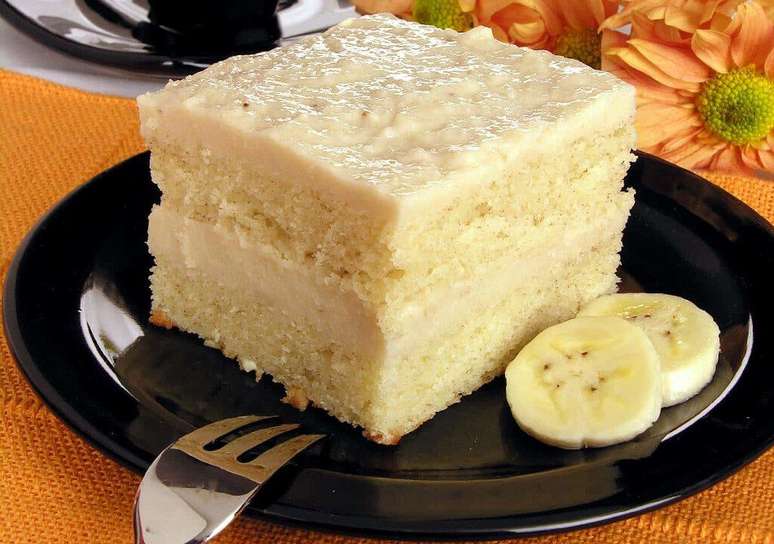 Guia da Cozinha - 13 receitas de bolo de banana para ir além da tradicional