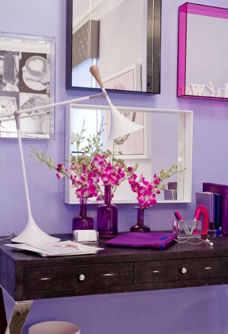 10. Decoração tons de roxo com flores – Via: Pinterest