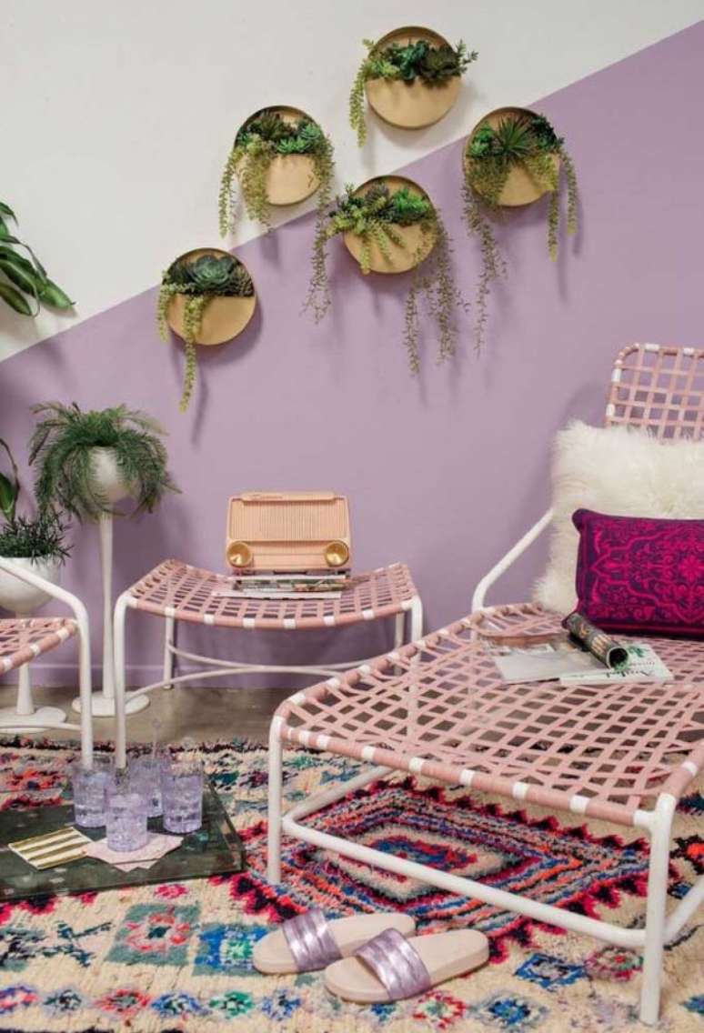 70. Decoração com tons de roxo – Via: Pinterest