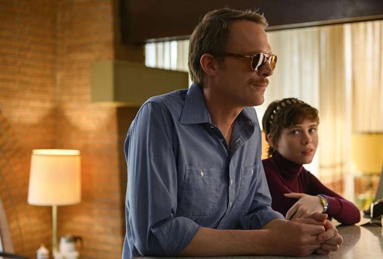 Paul Bettany e Sophia Lillis em Uncle Frank (2020)