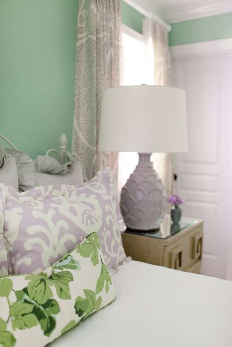17. Quarto em tons de roxo claros – Via: Pinterest
