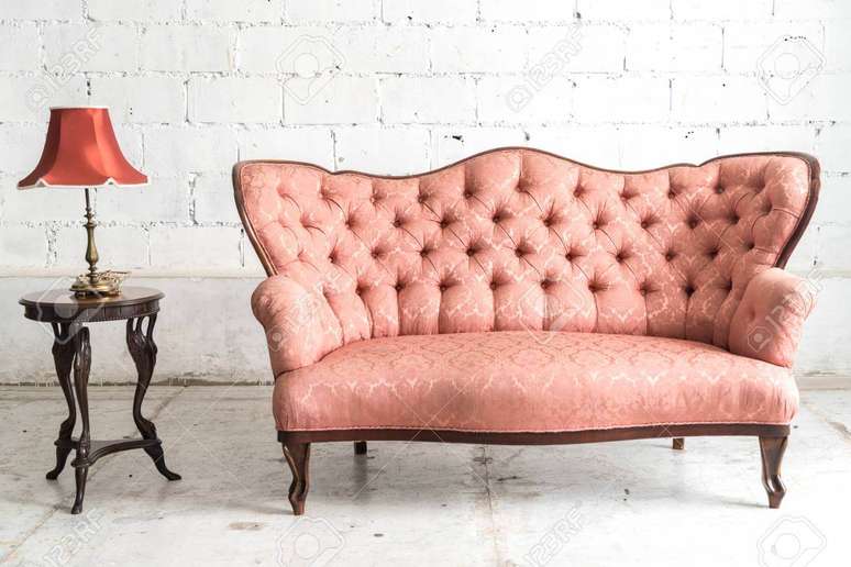 7. Sof&aacute; rosa antigo capiton&ecirc; &ndash; Via: Pinterest