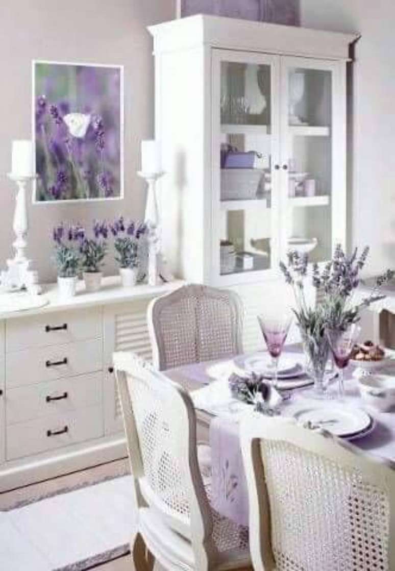 52. Tons de roxo na sala de jantar lilás – Via: Pinterest