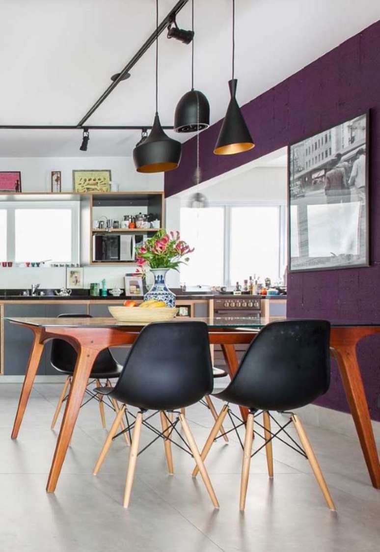 49. Tons de roxo na sala de jantar – Via: Pinterest