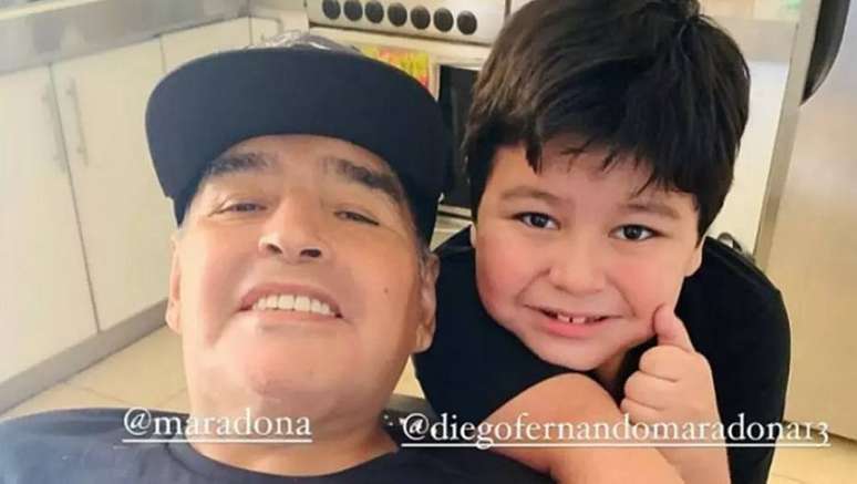 Maradona junto com o filho caçula, Diego Fernando
