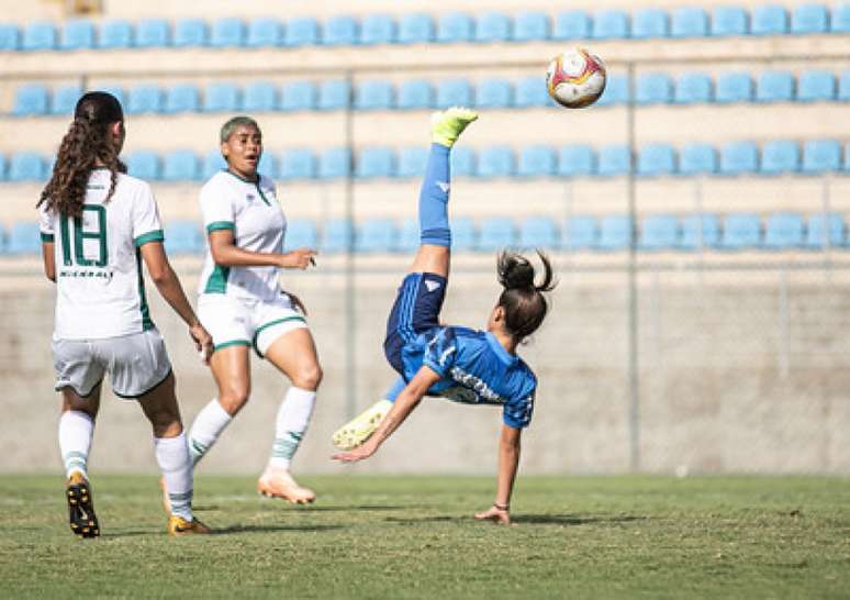 O time celeste conseguiu superar as meninas americanas em duro duelo pelo Estadual-(Igor Sales/Cruzeiro)