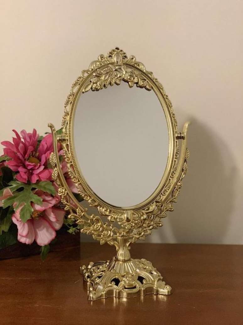 14. Espelho de mesa vintage dourado – Via: Etsy