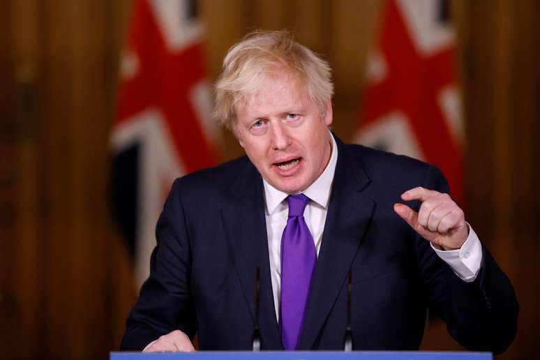 Premiê britânico, Boris Johnson, durante entrevista coletiva em Londres
02/12/2020 REUTERS/John Sibley/Pool