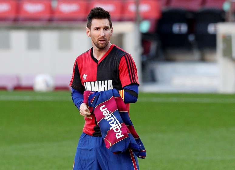 Messi com camisa do  Newell's Old Boys para homenagear Maradona
29/11/2020
REUTERS/Albert Gea