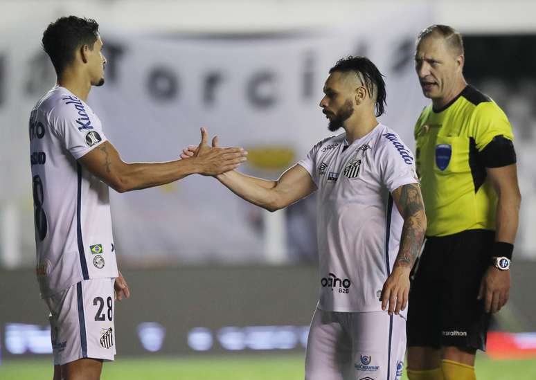 Santos perdeu da LDU na Vila, mas avançou às quartas de final da Libertadores