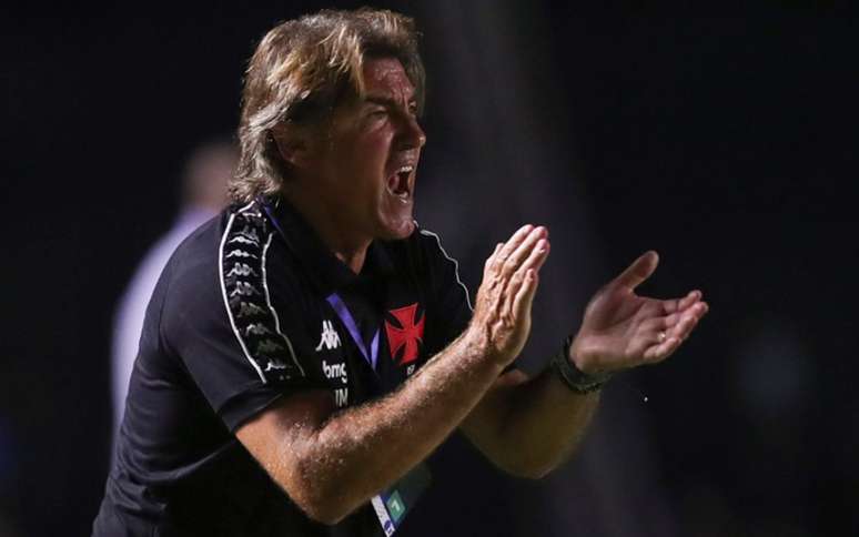 Ricardo Sá Pinto é dúvida para o jogo do Vasco desta quinta-feira, contra o Defensa y Justicia (Foto: AFP)