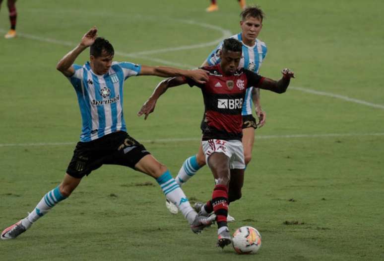 Nos pênaltis, Racing eliminou o Flamengo em pleno Maracanã pela Copa Libertadores (Foto: AFP)