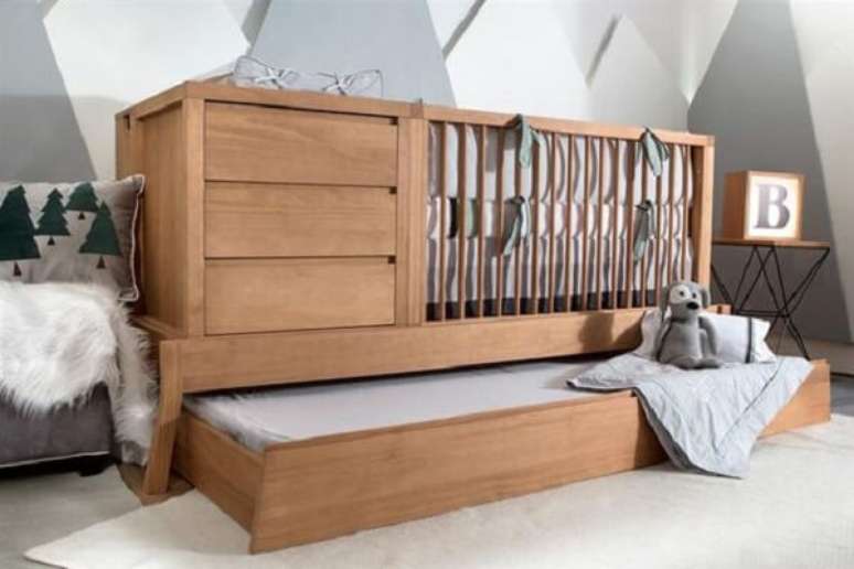 3. Berço de madeira com gavetas e cama auxiliar tamanho solteiro. Fonte: Pinterest