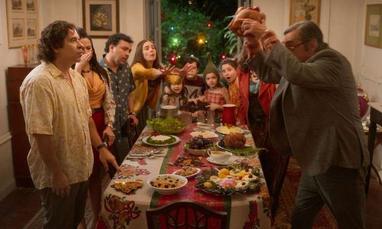 Conflito na ceia de Natal do filme brasileiro natalino da Netflix