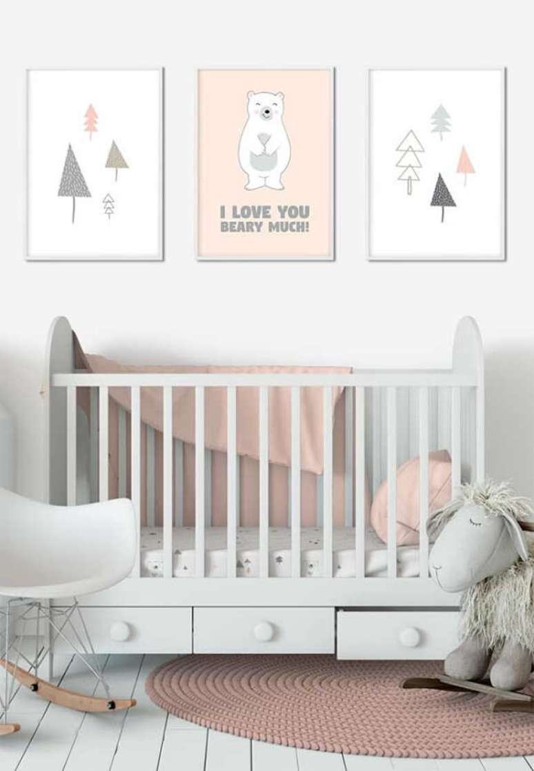 38. Organize as roupas e acessórios dos bebê no berço com gaveta. Fonte: Pinterest