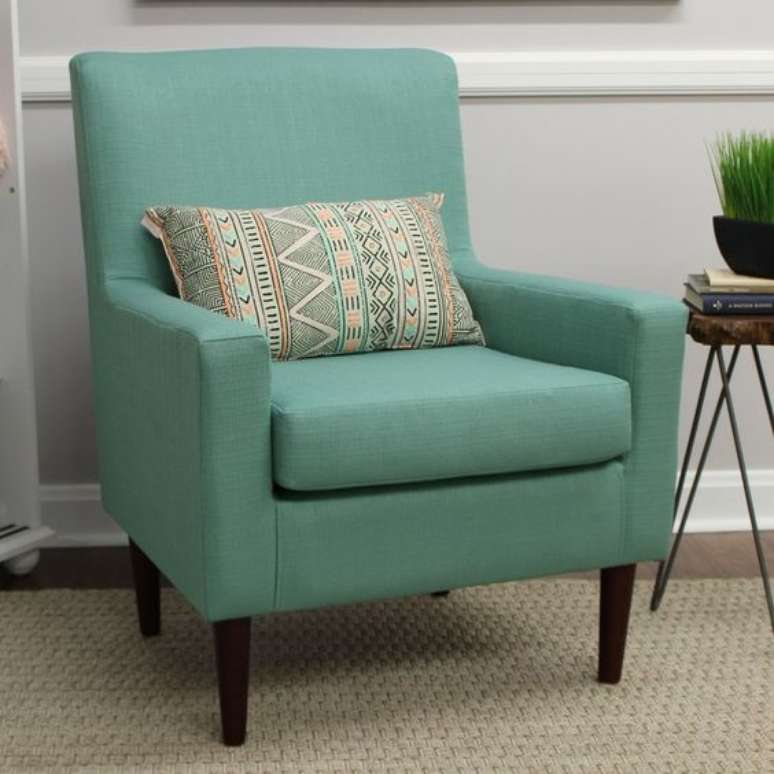 17. Poltrona verde claro – Via: Wayfair