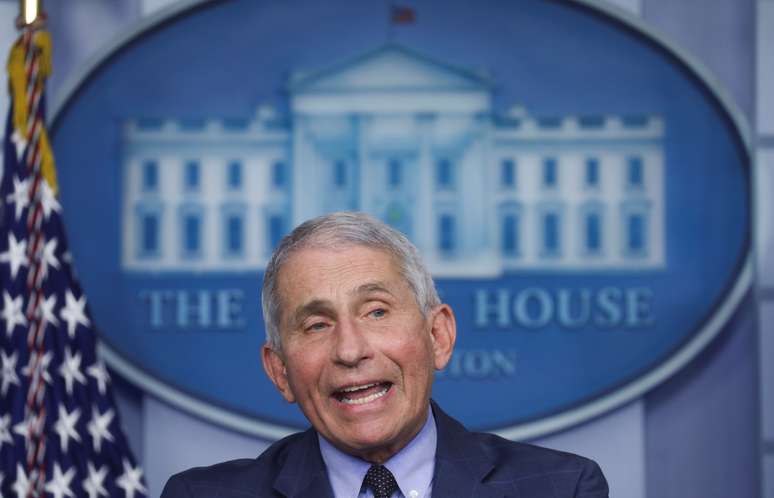 Diretor do Instituto Nacional de Alergias e Doenças Infecciosas dos EUA, Anthony Fauci, durante informe na Casa Branca
19/11/2020 REUTERS/Leah Millis