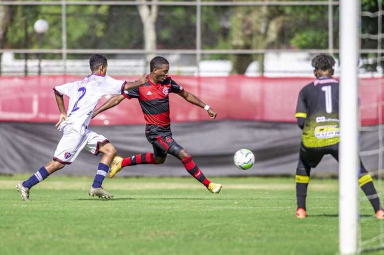 Flamengo não tomou conhecimento do Maranhão (Foto: Marcelo Cortes/CRF)