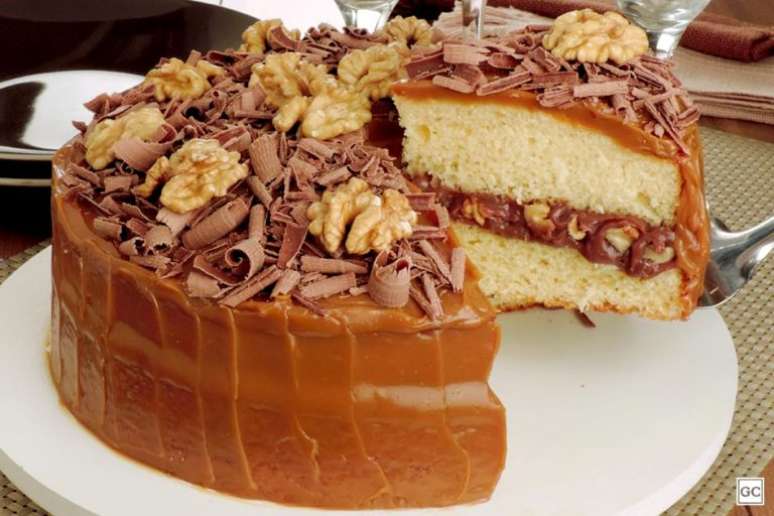 Guia da Cozinha - Bolo de nozes recheado: perfeito para as festas de final de ano