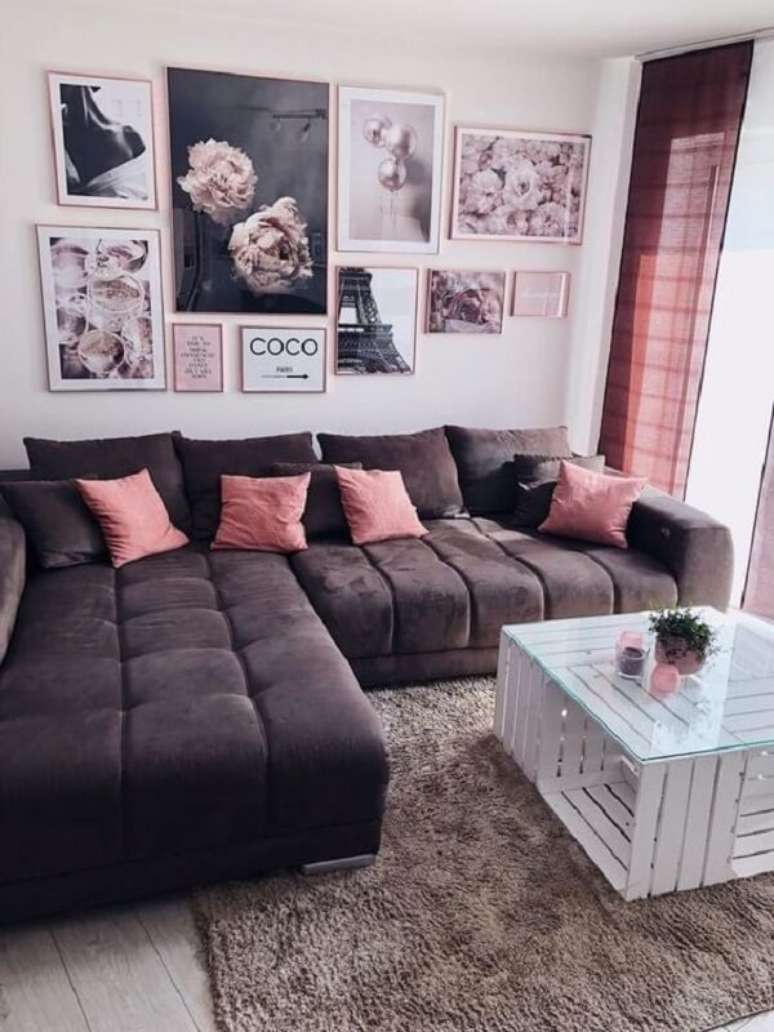 20. Sala de estar aconchegante com sofá baú. Fonte: Pinterest
