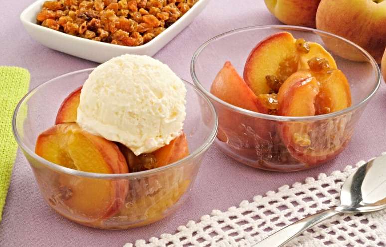 Guia da Cozinha - 7 receitas com p&ecirc;ssego para sobremesas deliciosas