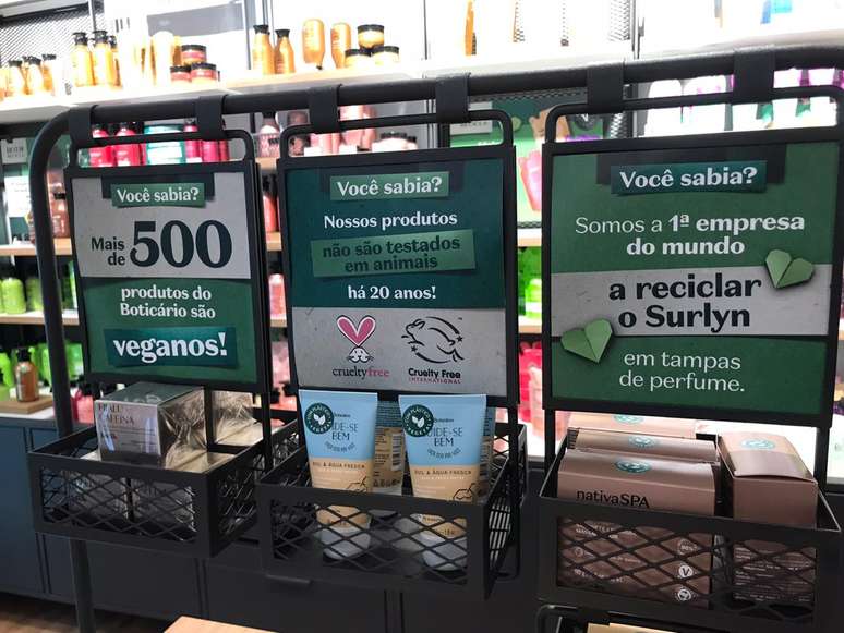 Detalhes da loja pop up de O Botic&aacute;rio no Parque Ibirapuera mostram informa&ccedil;&otilde;es sustent&aacute;veis