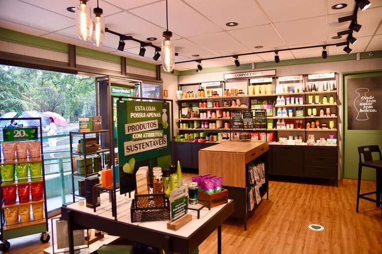 Vista interna da loja pop up de O Botic&aacute;rio no Parque Ibirapuera; espa&ccedil;o seguir&aacute; no parque at&eacute; dia 27 de dezembro