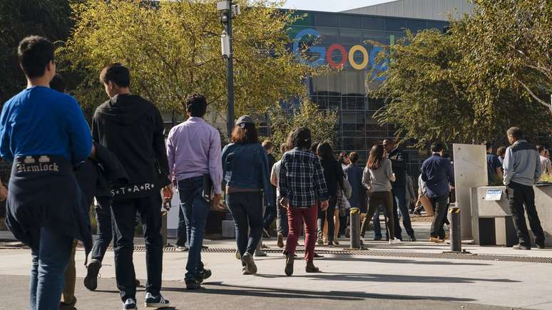 Funcionários do Google fizeram protesto em frente a empresa em 2018 após denúncias de assédio sexual