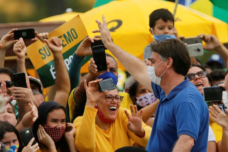 Presidente Jair Bolsonaro comparece a protesto em Brasília
17/05/2020
REUTERS/Adriano Machado