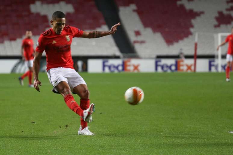 Gilberto vive boa fase no Benfica (Foto: Divulgação)