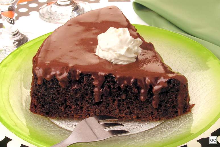 Visão  Receita de bolo de chocolate e ovos com calda de