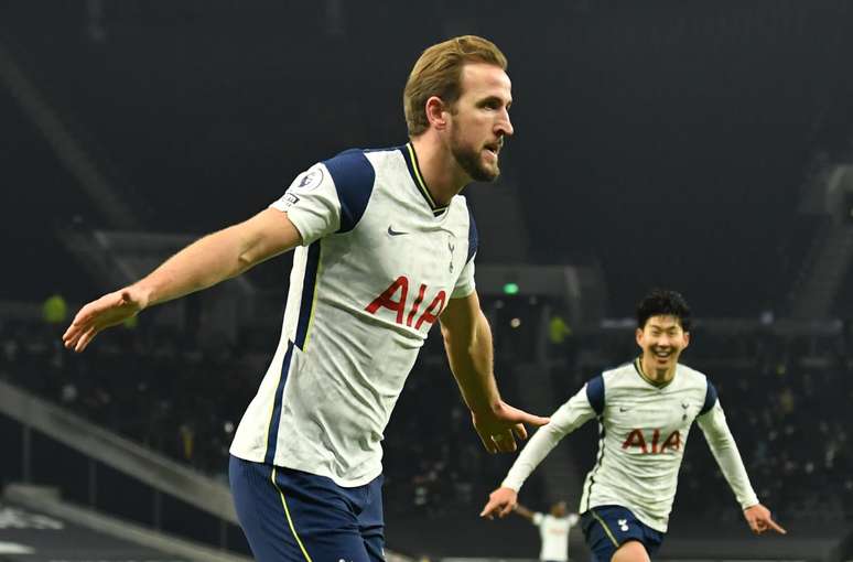 Harry Kane e Son comemoram gol do Tottenham