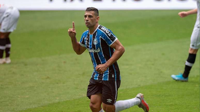 Diego Souza marca duas vezes e Grêmio vence o Vasco por 4 a 0 (Raul Pereira / Fotoarena / Agência Lancepress!)