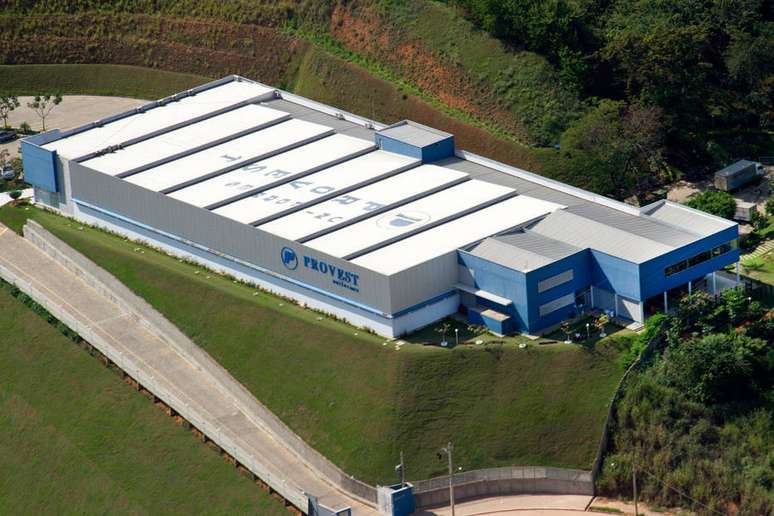 Provest, que fabrica uniformes em Ipatinga (MG), inovou na pandemia. 