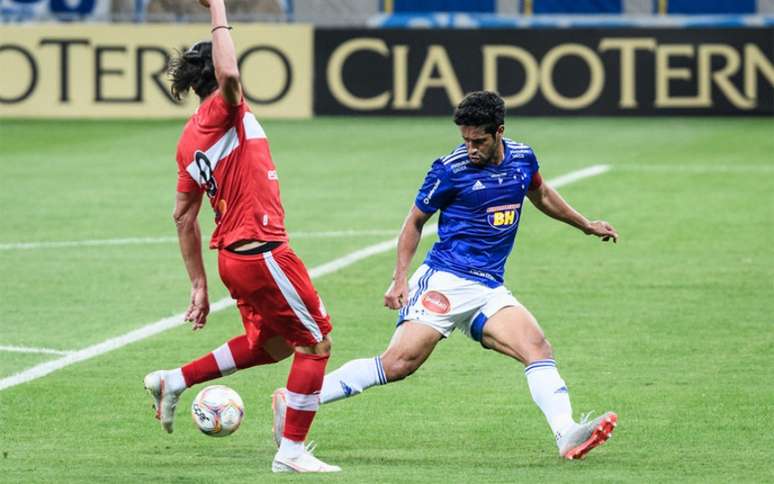 No turno, a Raposa sofreu com Léo Gamalho e foi derrotada e espera dar o troco no duelo de volta, já sem o camisa 9 alagoano-(Foto: Gustavo Aleixo/Cruzeiro)