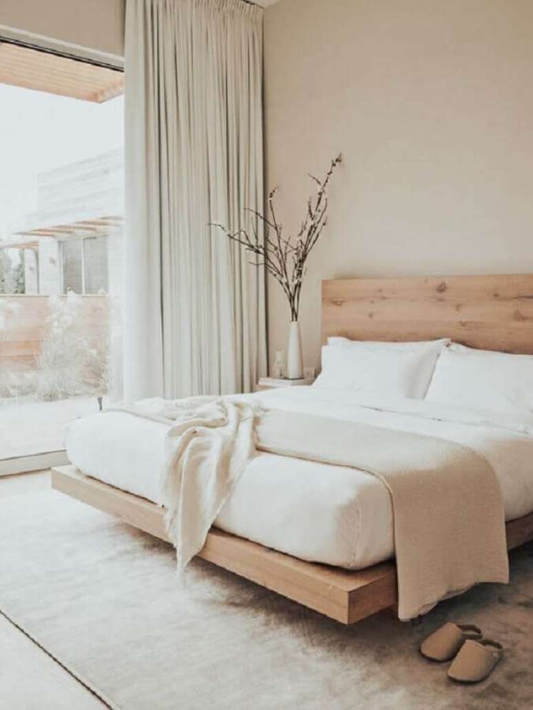 2. A madeira em cor clara ajuda na sensação de acolhimento do quarto decoração minimalista – Foto: Etsy