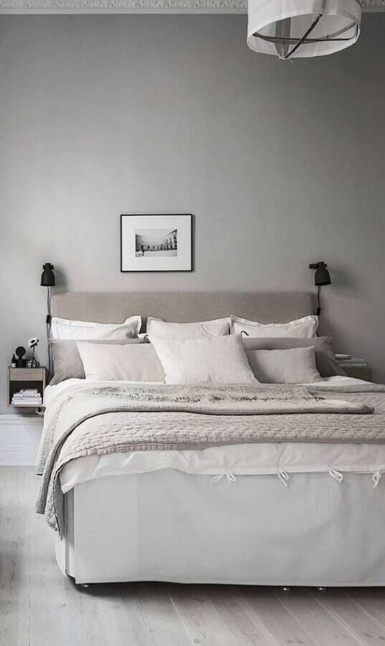 26. Luminária de parede para decoração de quarto minimalista cinza claro – Foto: Coco Lapine Design