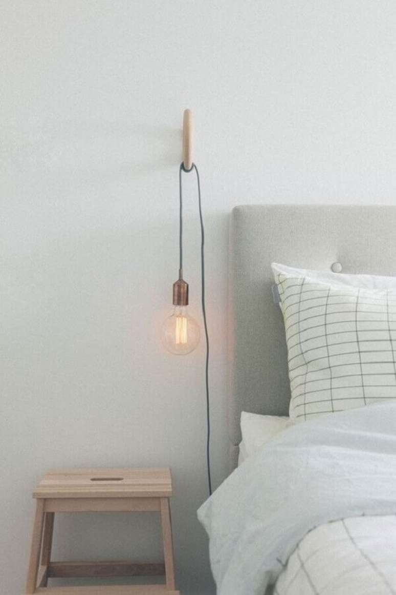 29. Luminária de cabeceira para decoração de quarto minimalista – Foto: The Lifestyle Files