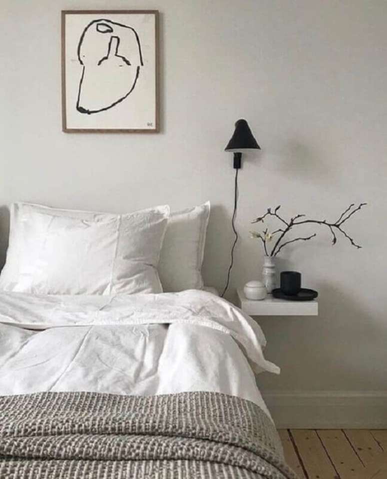 34. Lumin&aacute;ria de cabeceira preta para decora&ccedil;&atilde;o de quarto minimalista &ndash; Foto: Etsy