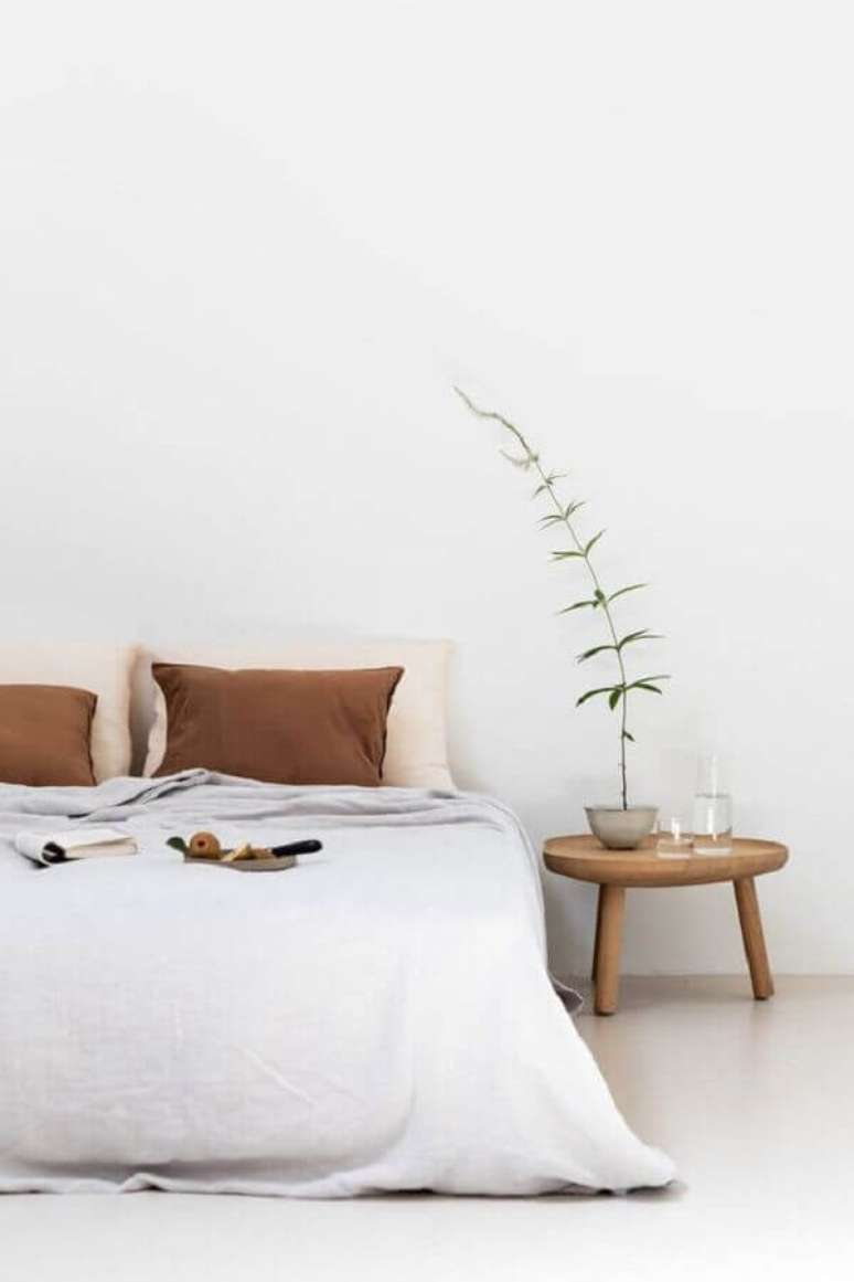 3. Cores claras e neutras como o branco são as mais usadas na decoração de quarto minimalista – Foto: Casa Très Chic
