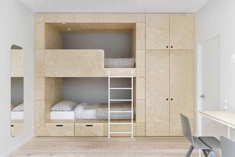 38. Decoração de quarto minimalista solteiro com cama beliche planejada – Foto: Pinterest