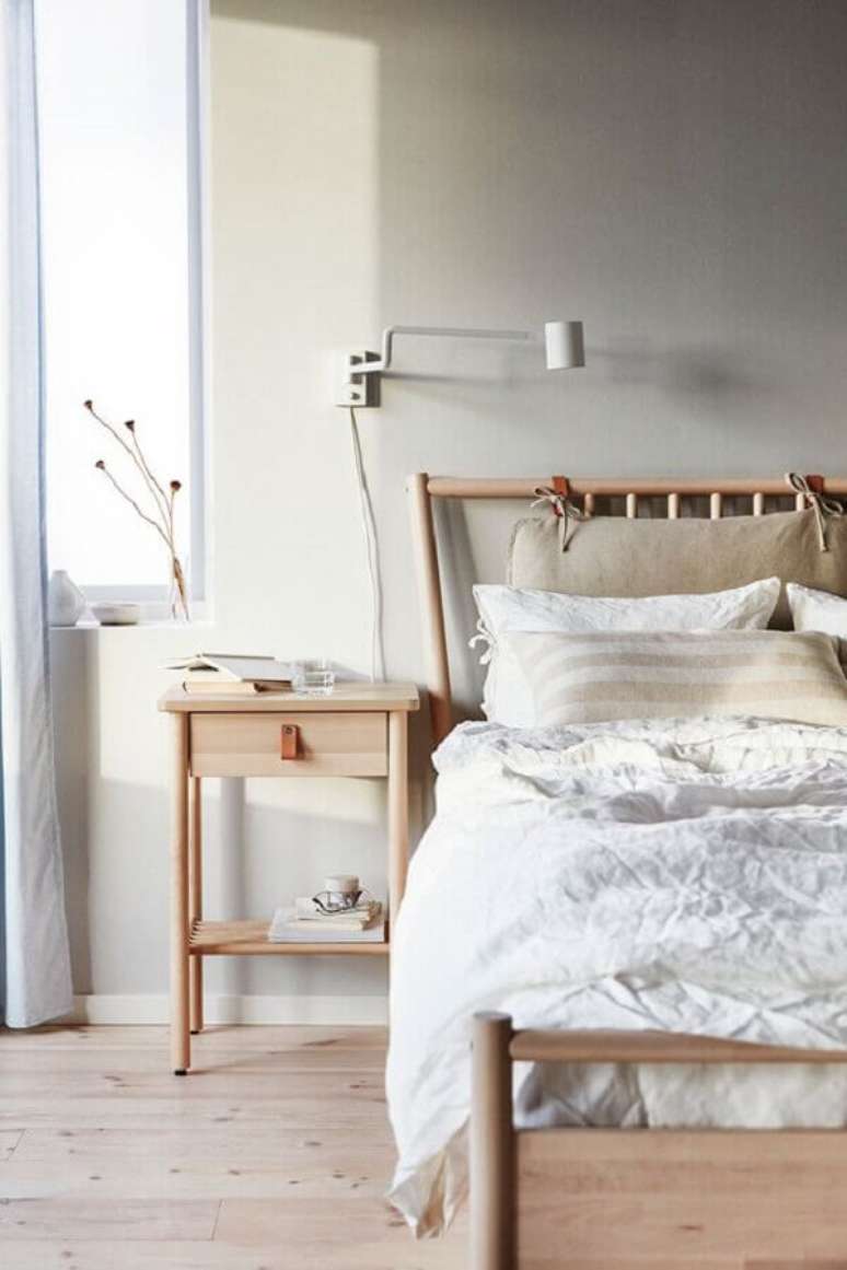 46. Móveis de madeira para decoração de quarto de casal minimalista – Foto: IKEA