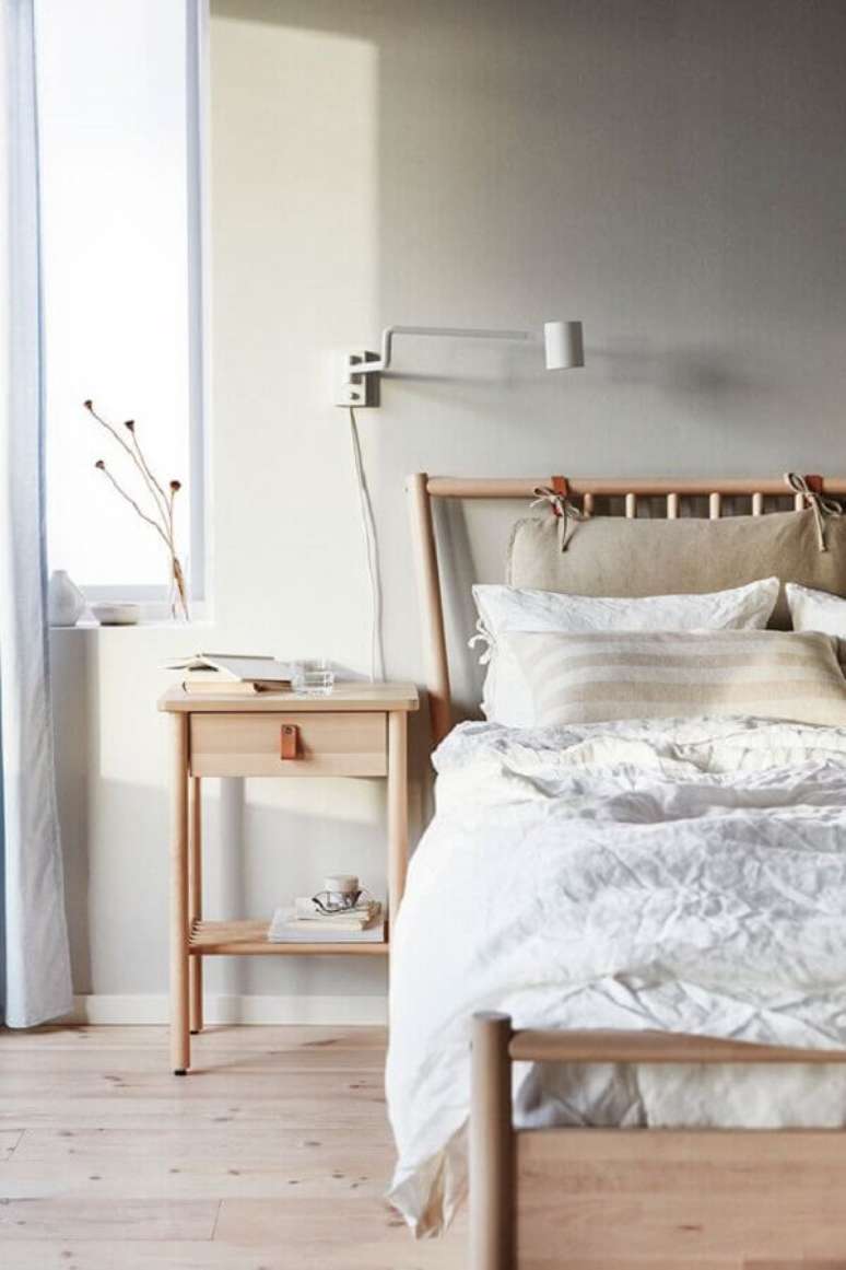 46. M&oacute;veis de madeira para decora&ccedil;&atilde;o de quarto de casal minimalista &ndash; Foto: IKEA
