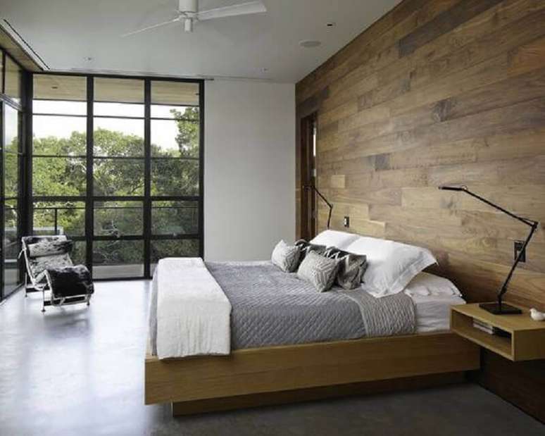 48. Revestimento de madeira para parede de quarto de casal minimalista – Foto: Pinterest